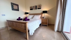 2 bedrooms, desk, iron/ironing board, WiFi