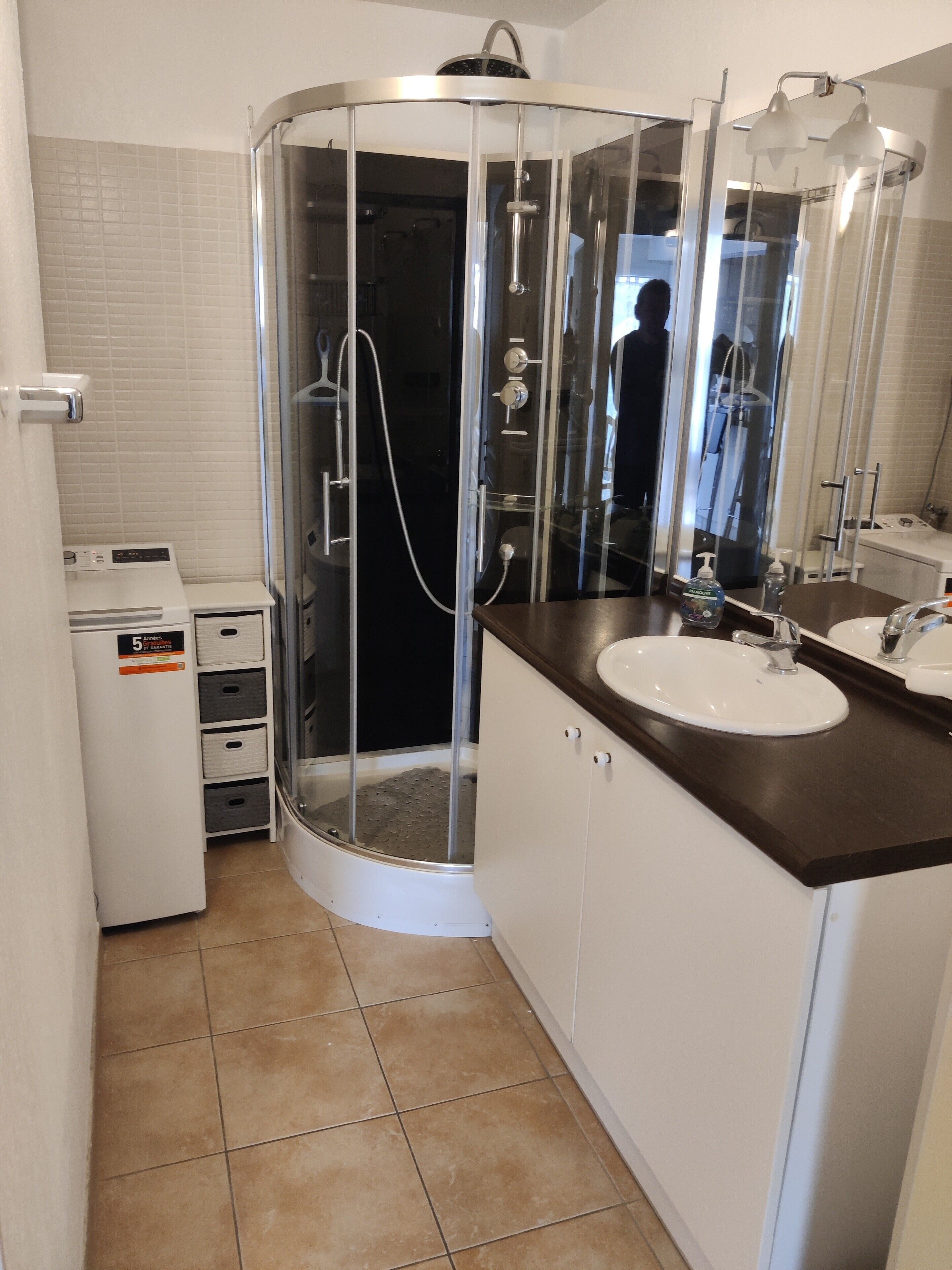 Dusche, Haartrockner, Handtücher