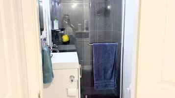 Room, 1 Bedroom | Bathroom