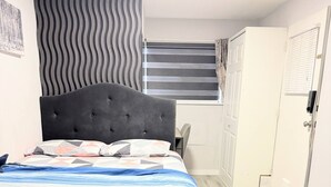 Unclassified image, 5 of 10, button - Room-modern Ensuite Studio Own Entrance (Delta)