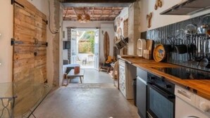 Coffee/tea maker, fridge, microwave, oven - House in Marseille-Estaque, Sleeps 6, Large Terrace (Marseille)