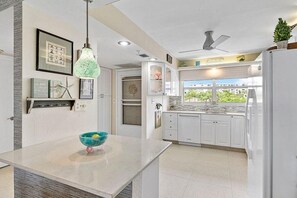 Private kitchen - Two Bedroom Condo with Oceanfront Balcony and Water Views (Highland Beach)
