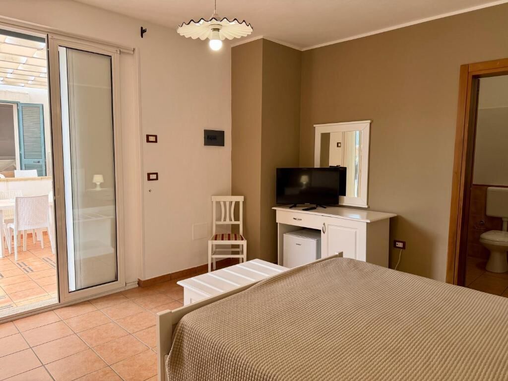 Chambre Triple | Coffres-forts dans les chambres, bureau