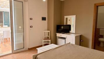 Chambre Triple | Coffres-forts dans les chambres, bureau