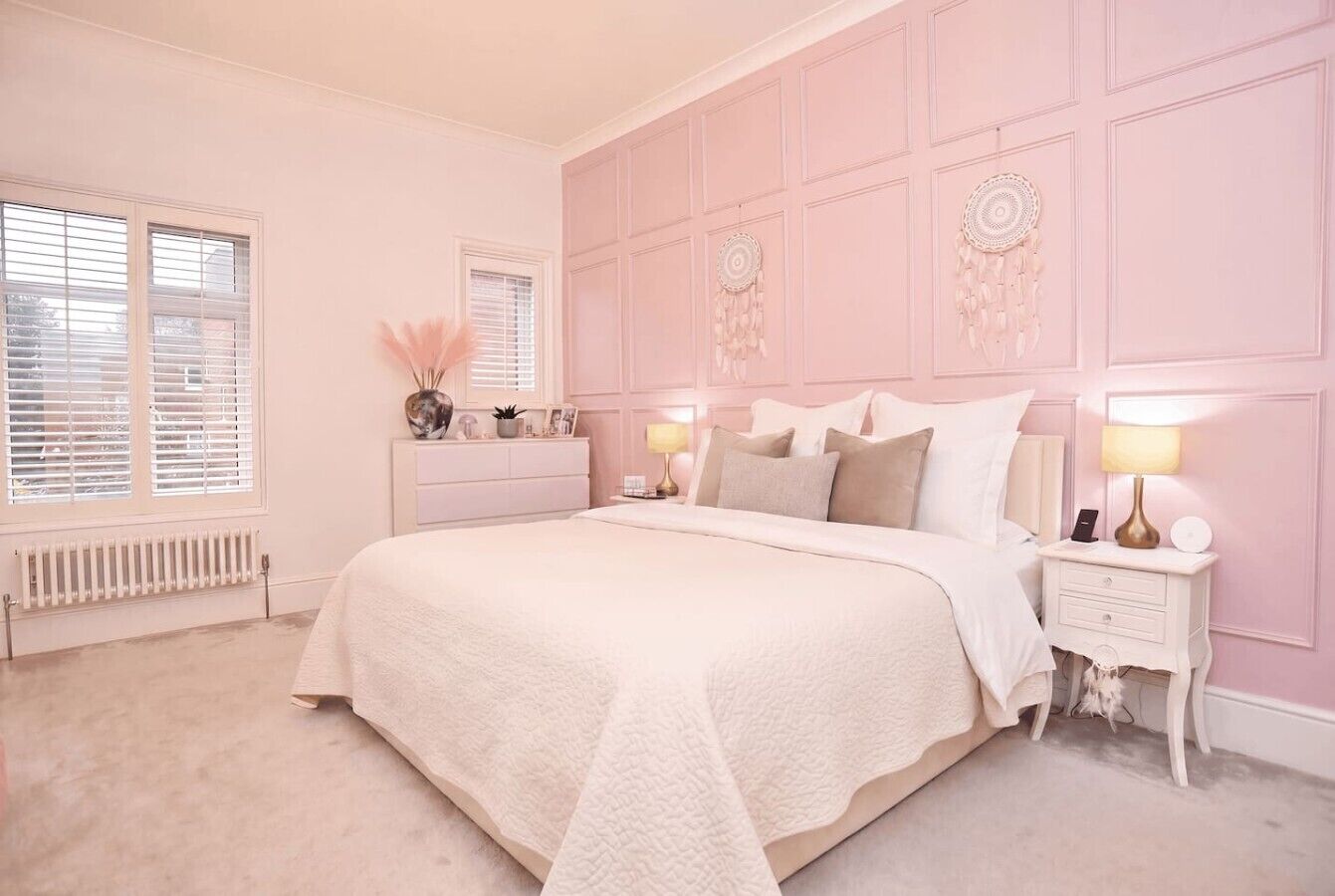 Desk, iron/ironing board, WiFi, bed sheets