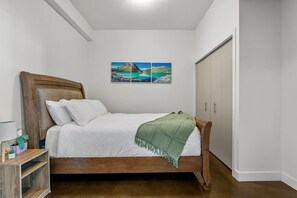 Room - 2 Bed 2 Bath | Mins to Stampede | AC (Calgary)