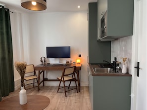 Microwave, oven, stovetop - Celine 25 (Boulogne-Billancourt)