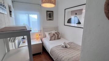 3 camere, una scrivania, ferro/asse da stiro, Wi-Fi