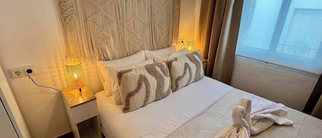 3 bedrooms, desk, iron/ironing board, WiFi