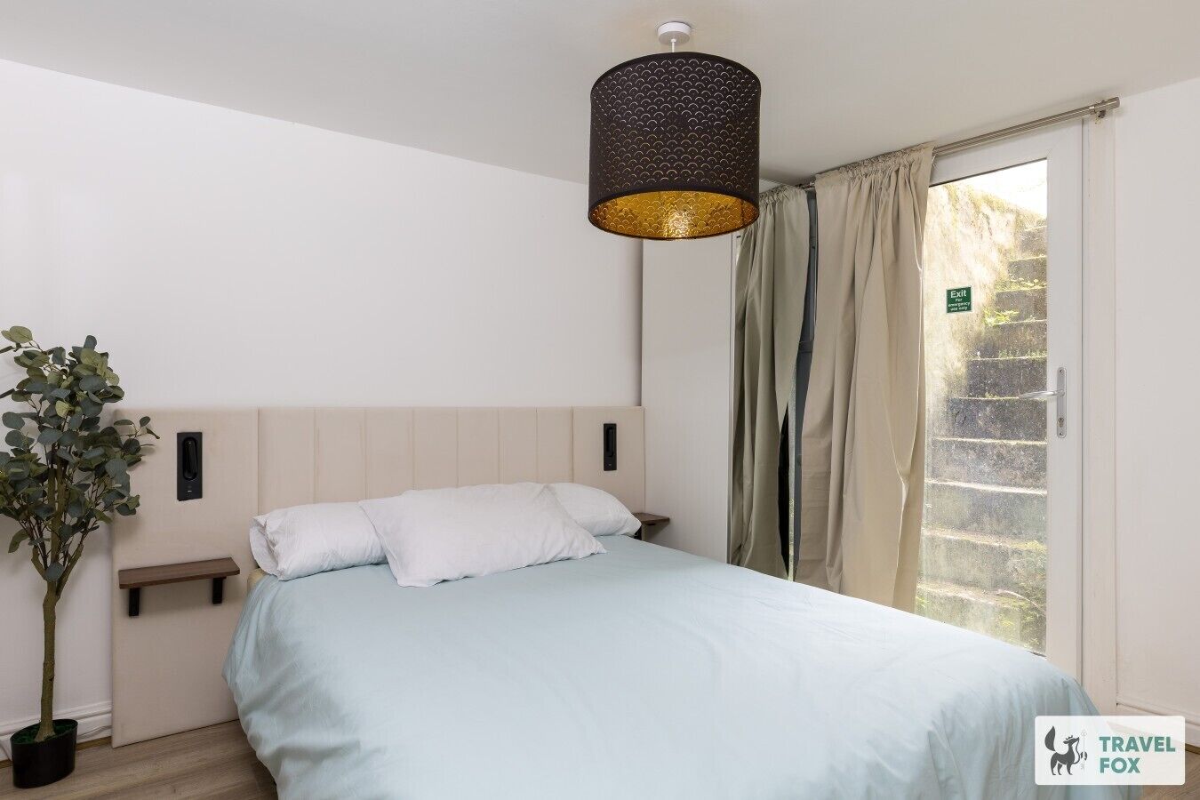 WiFi, bed sheets