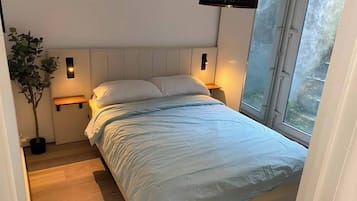 WiFi, bed sheets