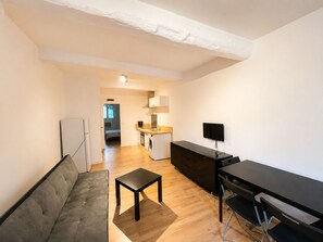 Living area - A one-bedroom apartment ideally located for wellness treatments, relaxation, and exploring the Verdon (Gréoux-les-Bains)