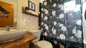 Cabin | Bathroom