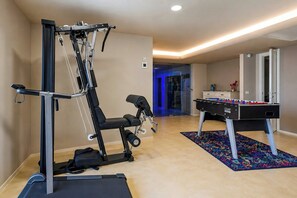 A home gym with a weight bench, a pull-up bar, and a foosball table. - Wellness Retreat between Marche and Umbria (Sassoferrato)