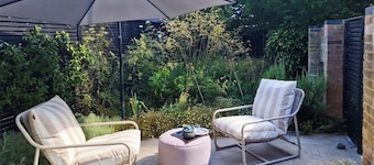 Peaceful double en-suite room close to Cambridge