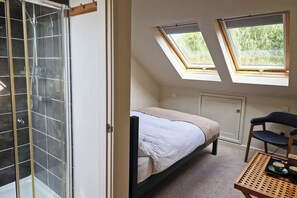 Room - Peaceful double room with en-suite bathroom, close to Cambridge (Fowlmere)
