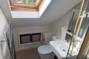 Bathroom - Peaceful double room with en-suite bathroom, close to Cambridge (Fowlmere)