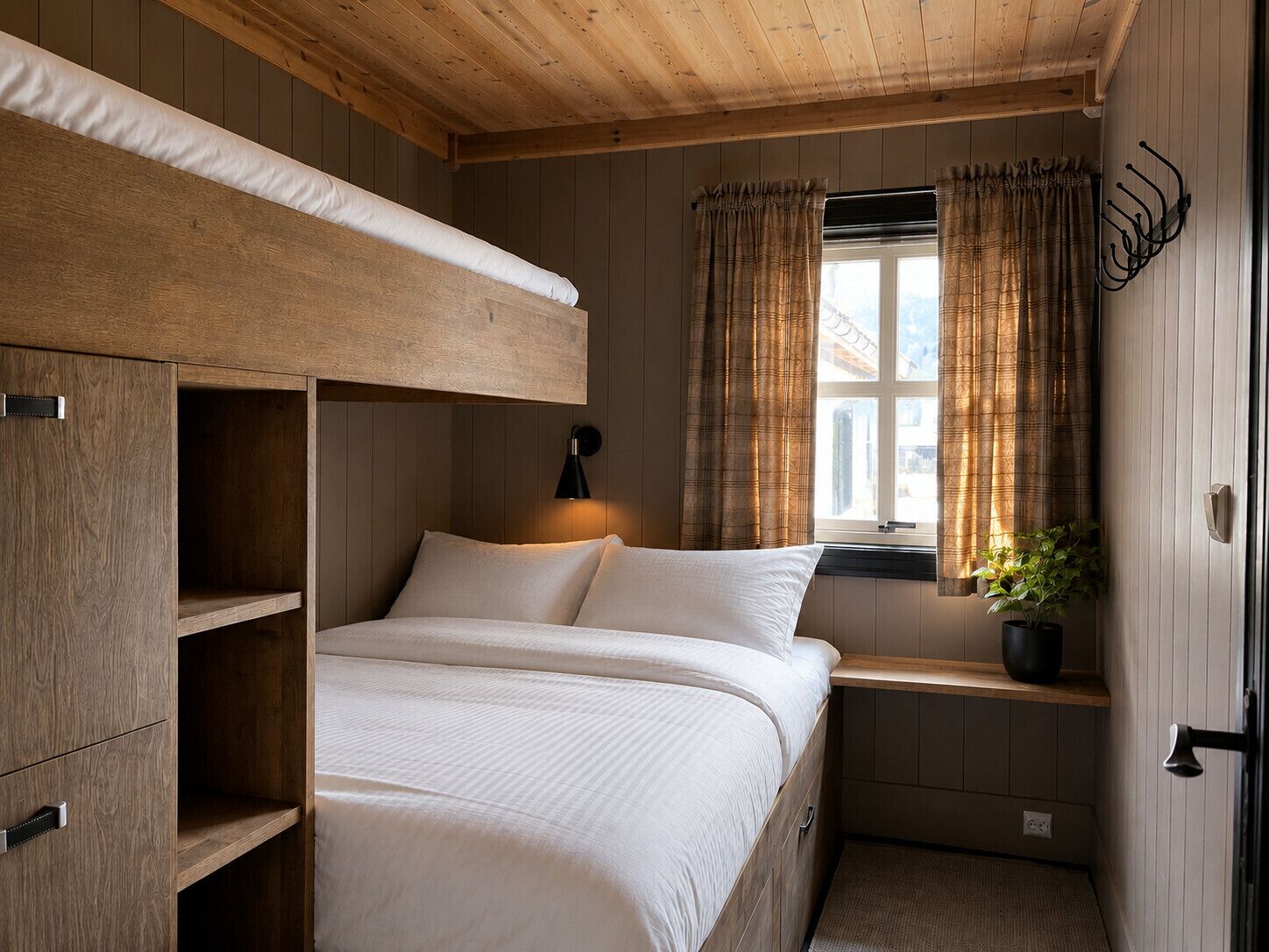 7 bedrooms, WiFi (free), bed sheets