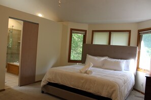 A bedroom with a bed, a walk-in closet, and a shower. - The Johnston Paradise (Johnston)