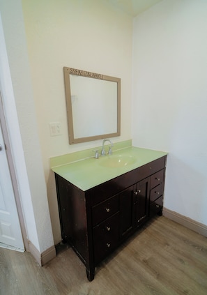 Single Room, 1 King Bed, Non Smoking | Interior - Clarendon Hotel (Huntington Park)