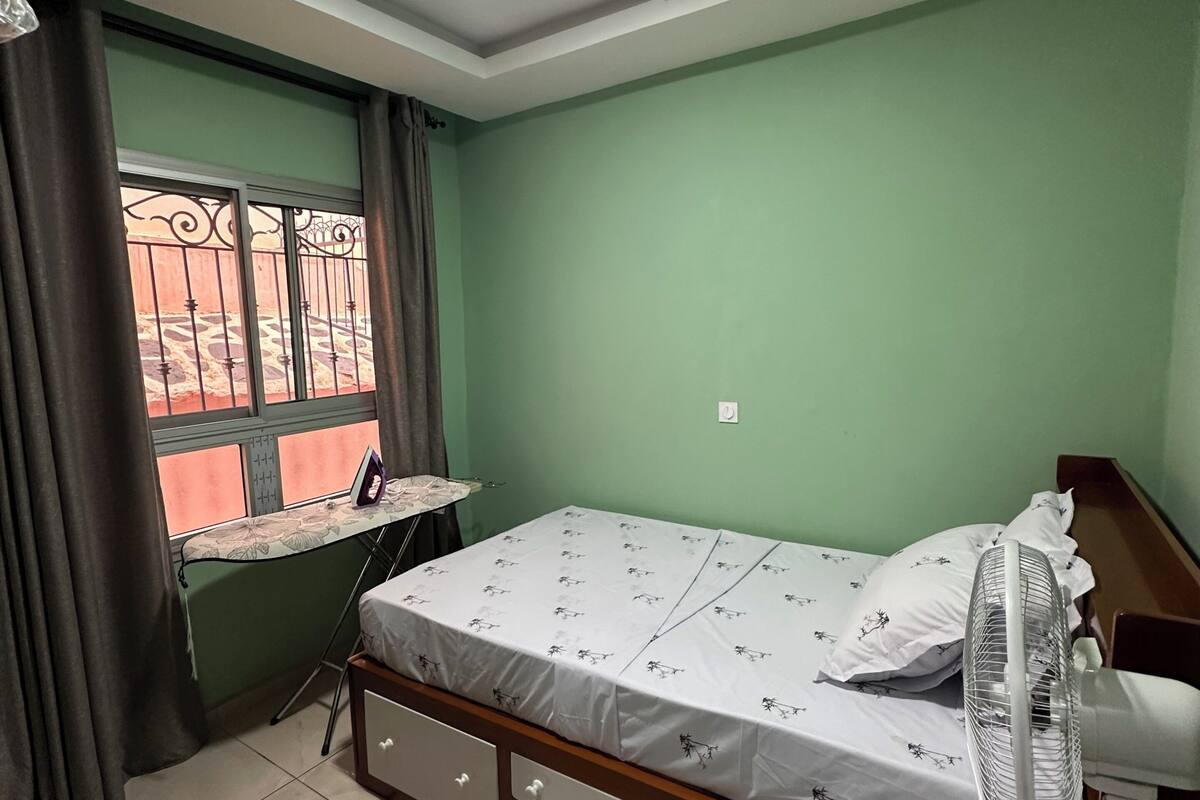 Appartement Confort | Fer et planche à repasser, accès au Wi-Fi (inclus)