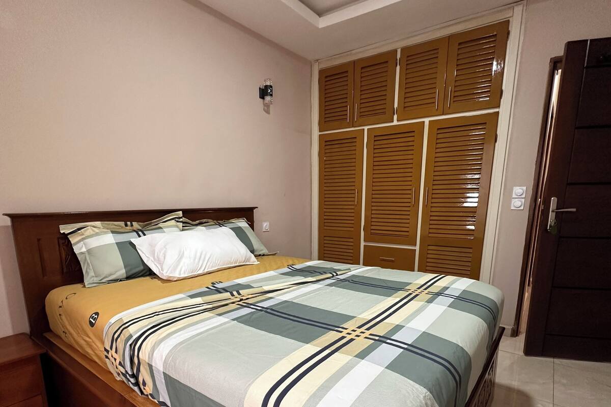 Appartement Confort | Fer et planche à repasser, accès au Wi-Fi (inclus)