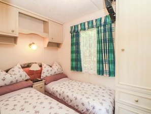 2 bedrooms, free WiFi, individually decorated, individually furnished - Buzzards Retreat (Wrexham)