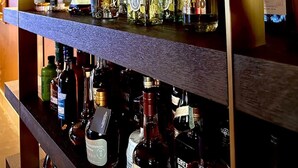 Bar (in der Unterkunft)