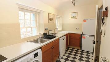 Dishwasher, cookware/dishes/utensils