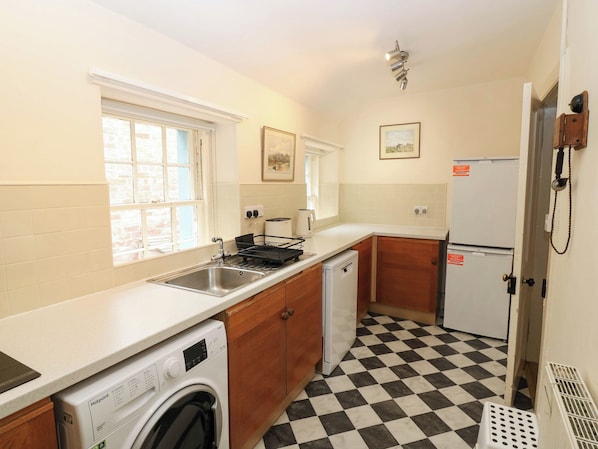 Dishwasher, cookware/dishes/utensils