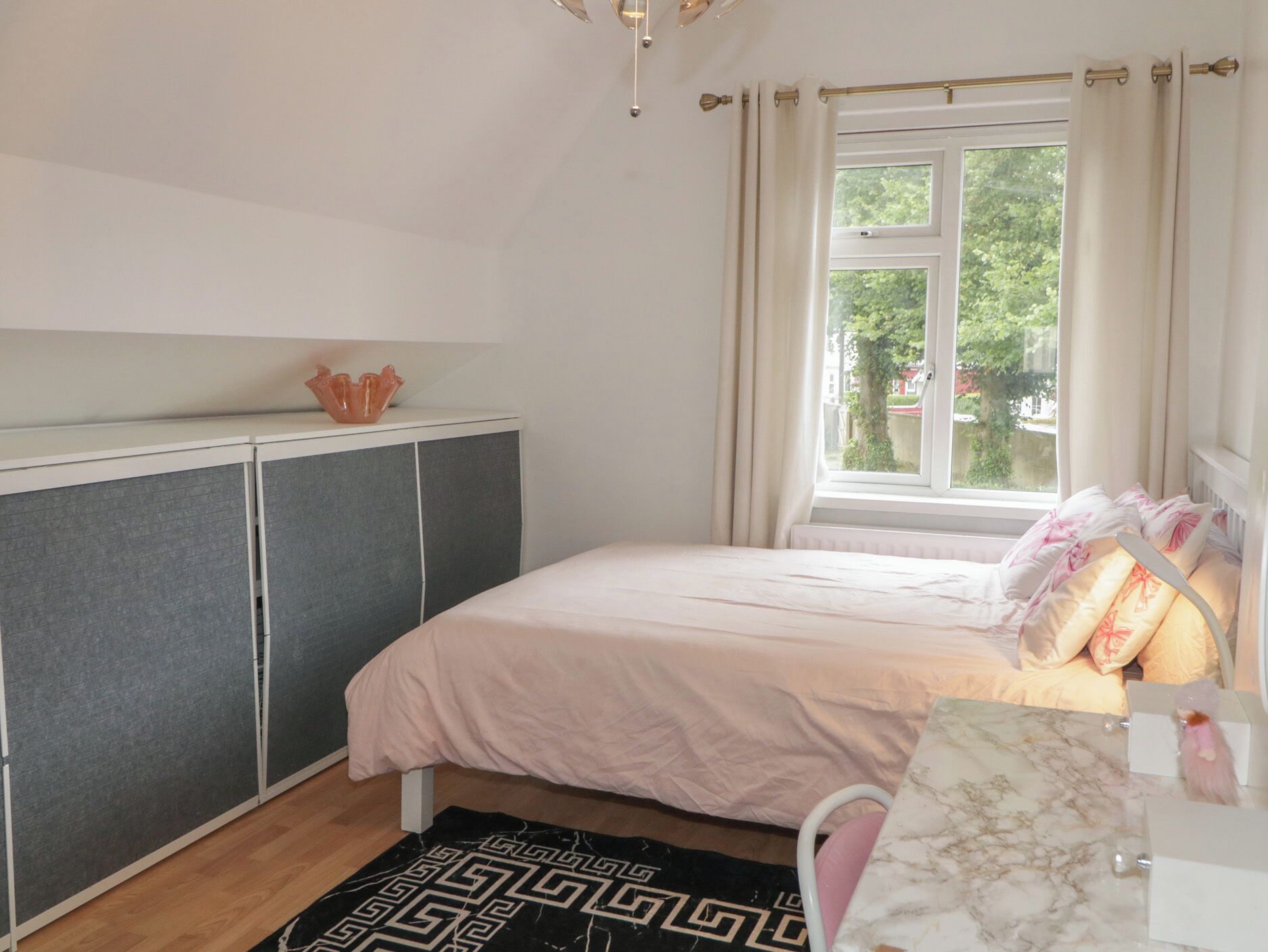 6 bedrooms, WiFi (free), individually decorated, individually furnished