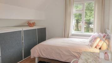 6 bedrooms, WiFi (free), individually decorated, individually furnished