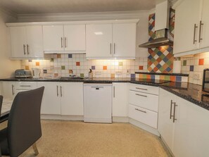 Dishwasher, cookware/dishes/utensils - 59 Nursery Avenue (Coleraine)