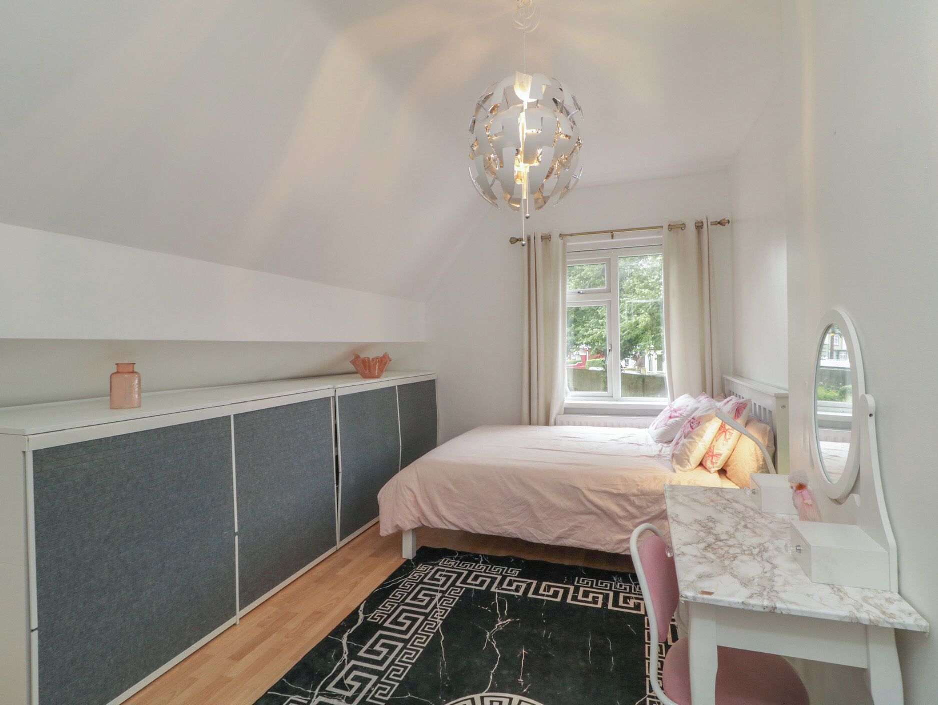 6 bedrooms, WiFi (free), individually decorated, individually furnished