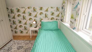 6 bedrooms, WiFi (free), individually decorated, individually furnished