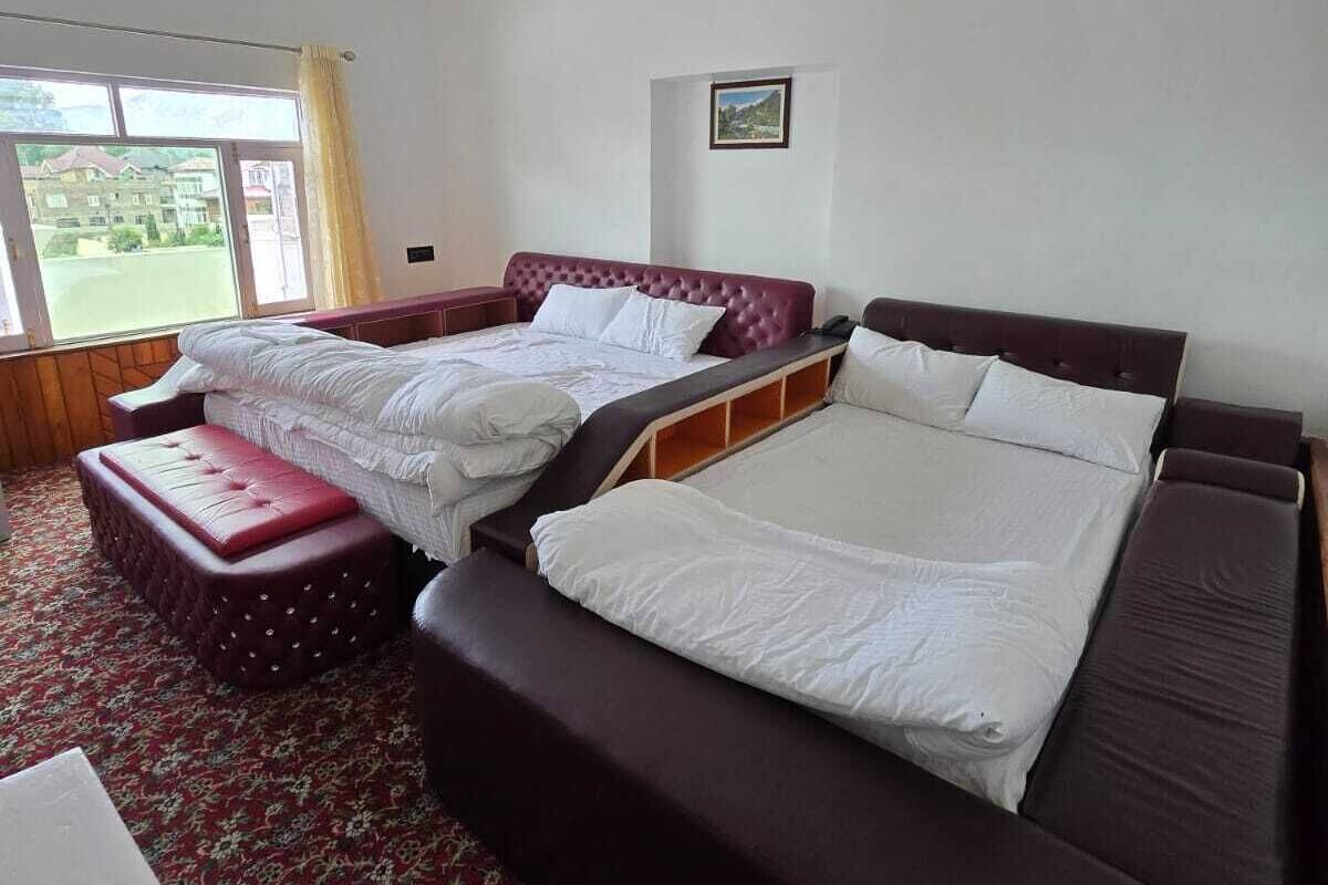 Desk, laptop workspace, rollaway beds, free WiFi