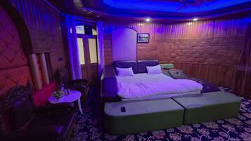 Deluxe Room | Desk, laptop workspace, rollaway beds (surcharge), WiFi (free)