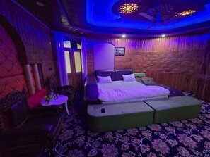Desk, laptop workspace, rollaway beds, free WiFi - Holiday Homes (Srinagar)
