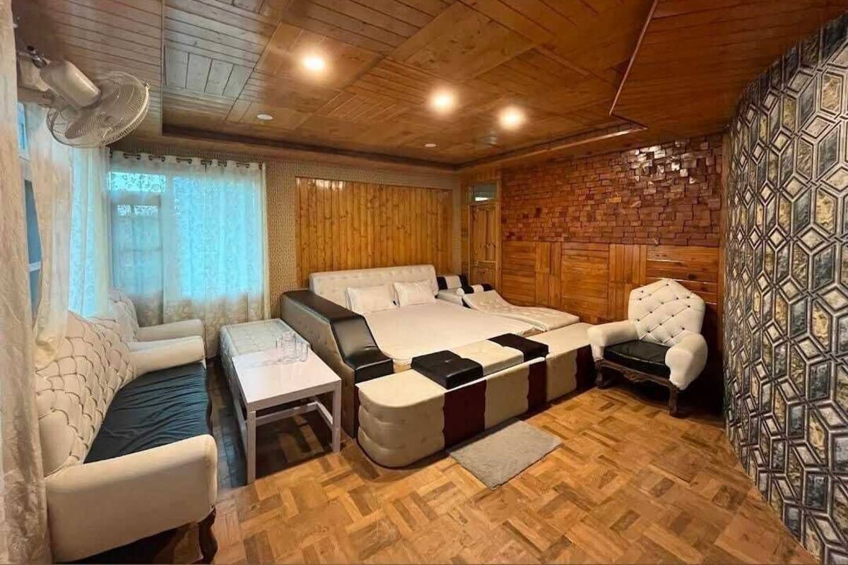 Desk, laptop workspace, rollaway beds, free WiFi