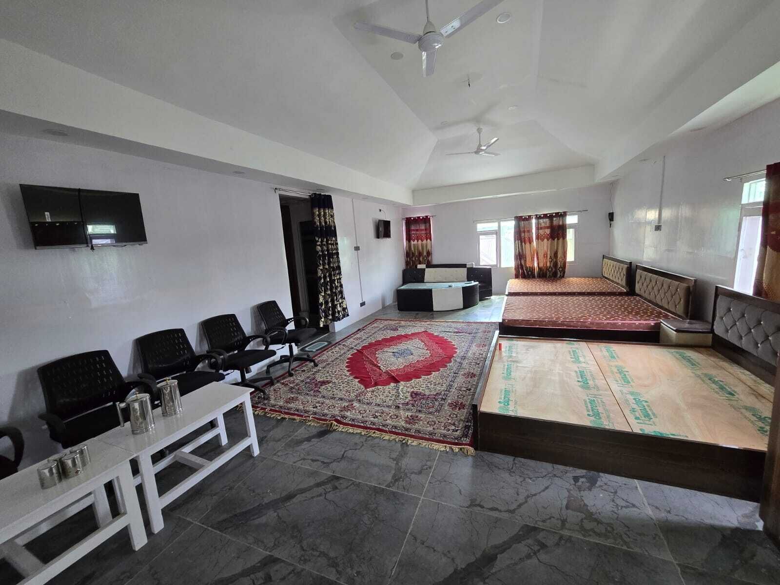 Triple Room | Desk, laptop workspace, rollaway beds, free WiFi