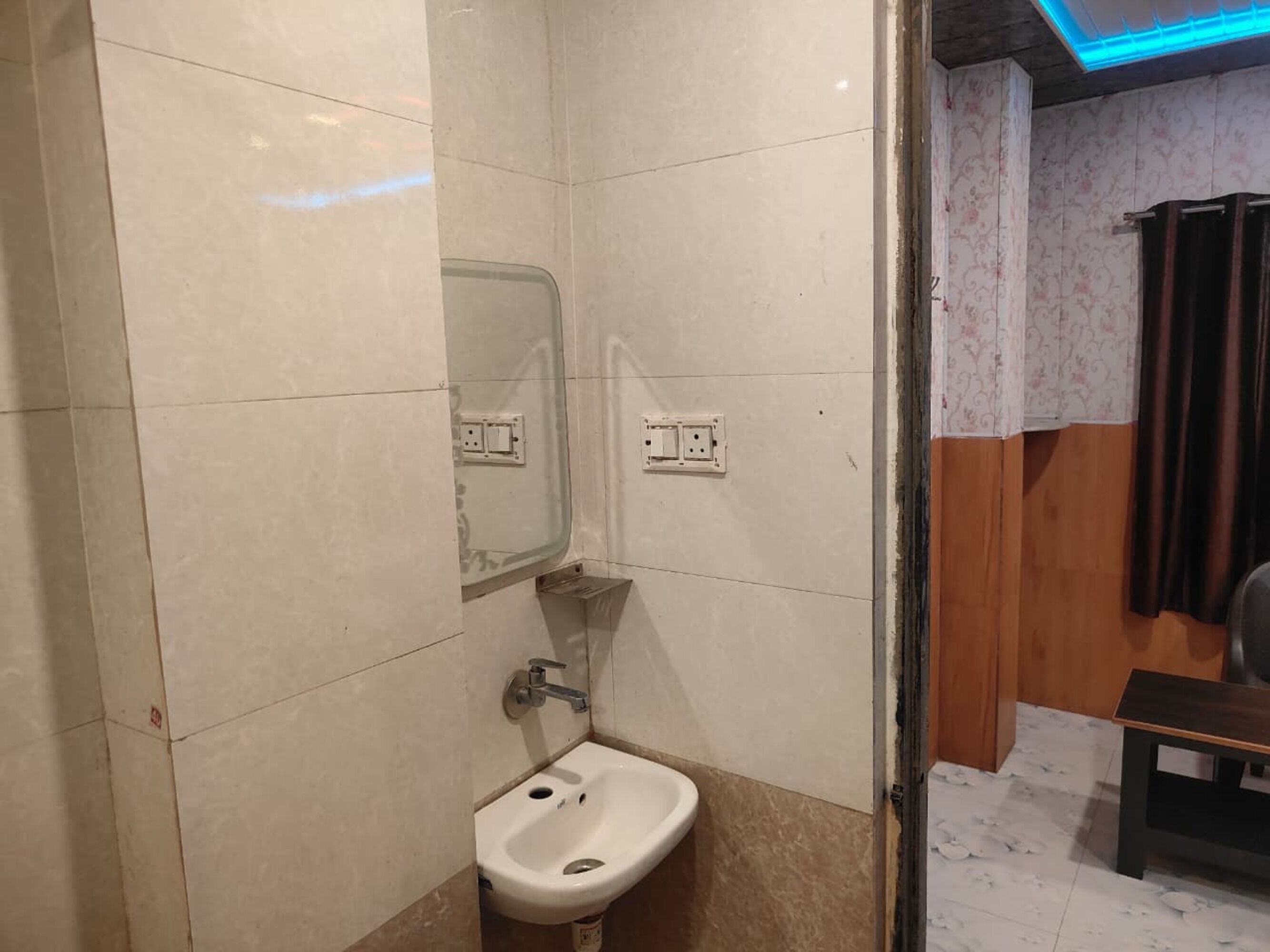 تجهيزات دش، مناشف، صابون، شامبو