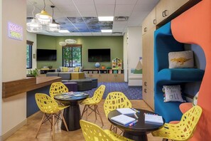 A children's play area with a blue sofa, yellow chairs, and a play table. - 1 Bedroom Villa at Scottsdale Resort Kid-Friendly (Scottsdale)