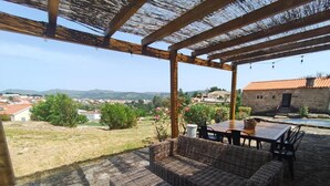 Casa, piscina privada, vistas al jardín | Restaurante al aire libre