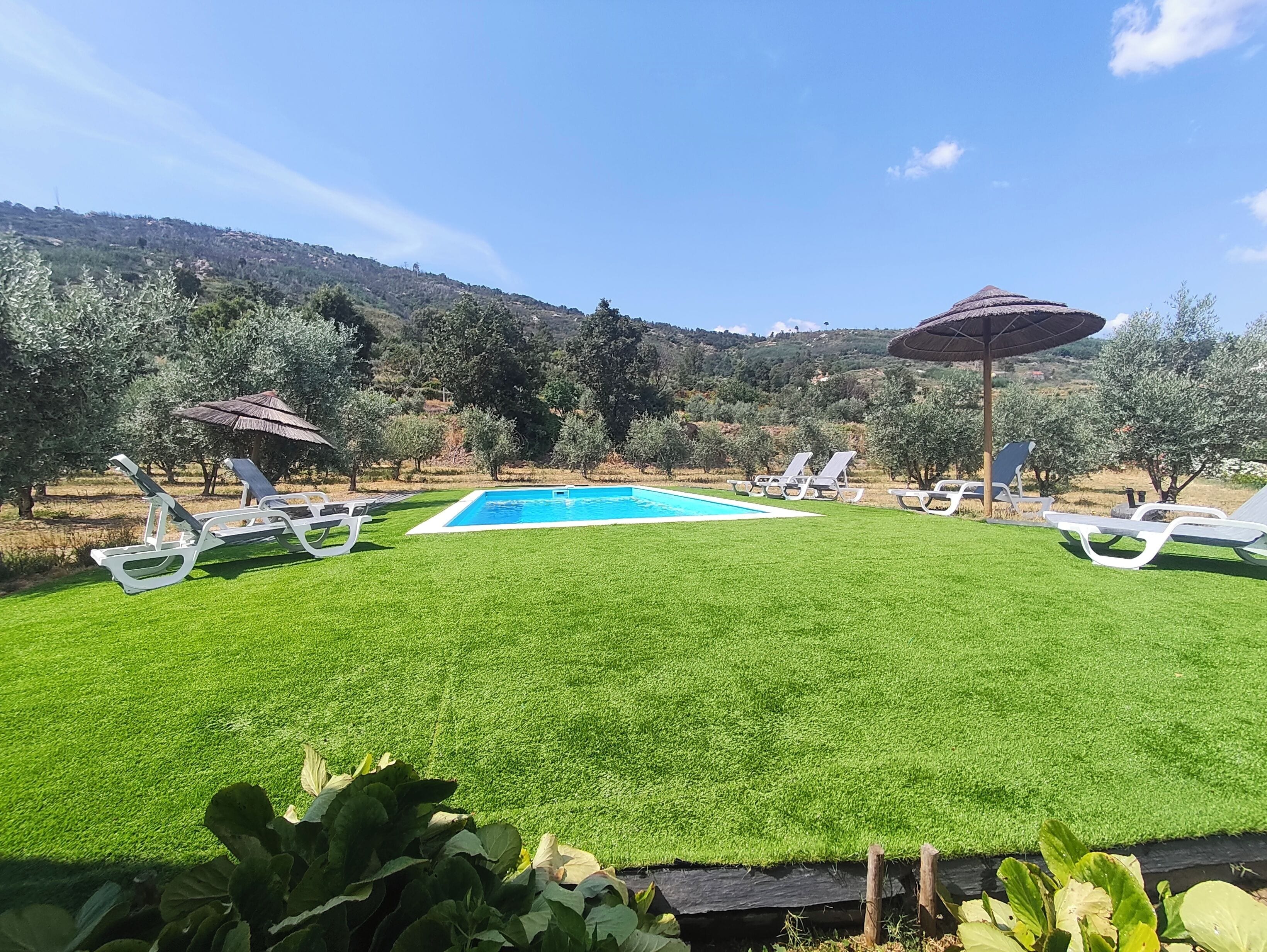 Casa, piscina particular, vista para o jardim | Piscina | Piscina externa sazonal