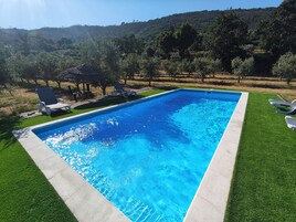 Casa, piscina privada, vistas al jardín | Piscina