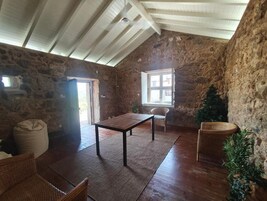 Casa, piscina privada, vistas al jardín | Interior