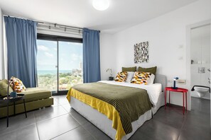 Room - Sky-High Luxury Neve Tzedek 3BR Terrace & Pool (Tel Aviv-Yafo)