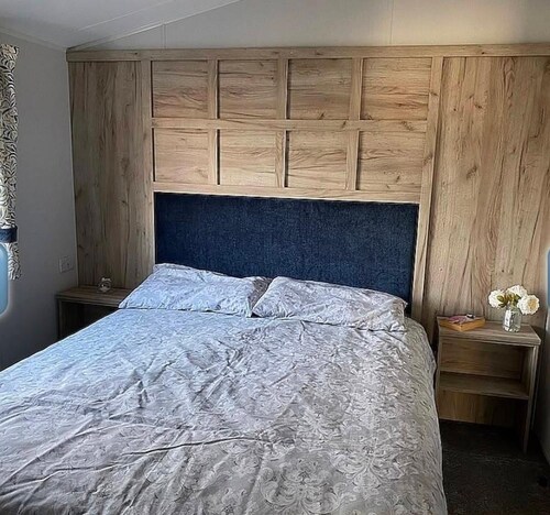 Thurston Manor - New 2026, 3-bed Caravan Sleeps 8 With Parking