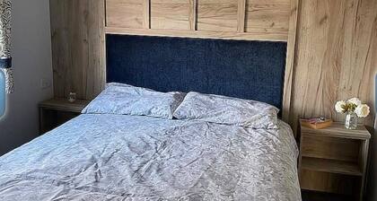 Thurston Manor - New 2026, 3-bed Caravan Sleeps 8 With Parking
