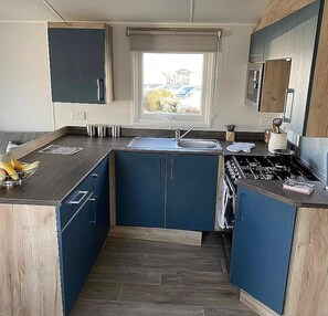 Fridge, microwave, oven, stovetop - Thurston Manor - New 2026, 3-bed Caravan Sleeps 8 With Parking (Dunbar)